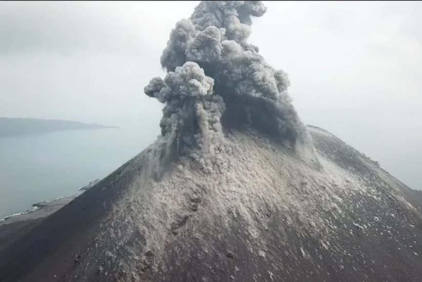Indonesia's Anak Krakatau continues to erupt