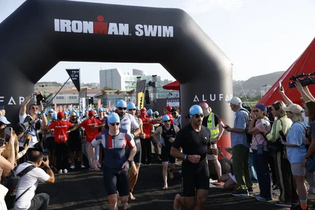 Bakıda ALUFAR IRONMAN 70.3 Baku beynəlxalq triatlon yarışı start götürüb