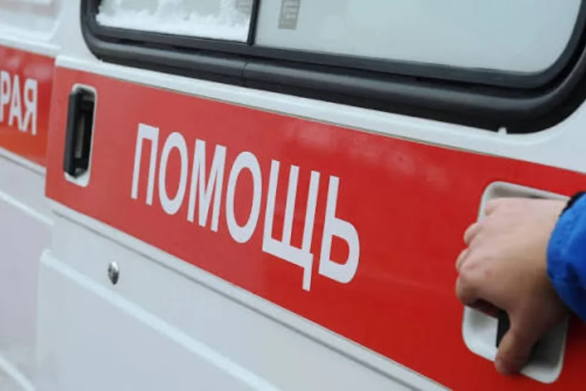 В Ярославле автомобиль въехал в автобусную остановку, один человек погиб