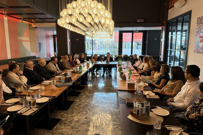 Azerbaijani ambassador meets compatriots in Hannover