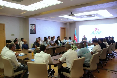 Azərbaycan Velosiped İdmanı Federasiyasında məşqçilərin fəaliyyətinə həsr olunmuş müşavirə keçirilib