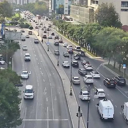 Bakının bəzi yollarında nəqliyyatın sıxlığı müşahidə olunur