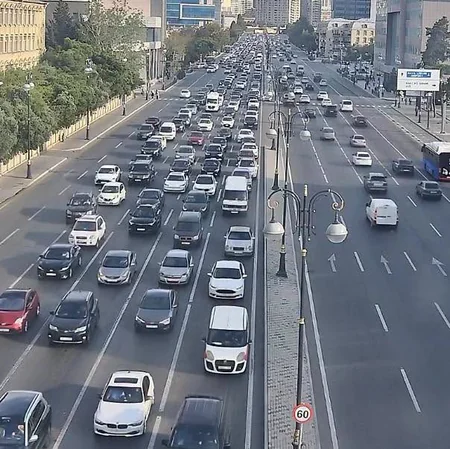 Bakının bəzi yollarında nəqliyyatın sıxlığı müşahidə olunur