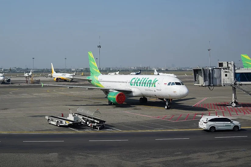 Indonesia extends closure of eight airports over volcanic ash