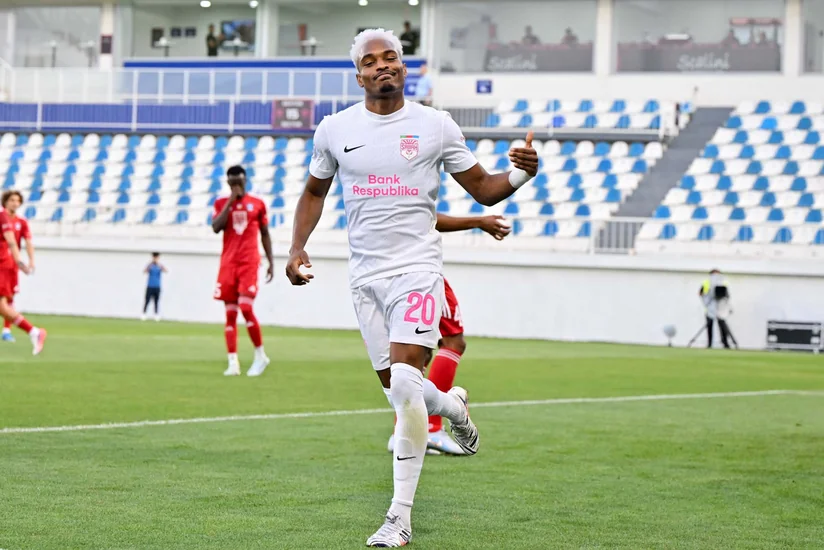 Sabahın futbolçusu Coy-Lens Mikels Georgi Adamiyanın göstəricisini təkrarlayıb