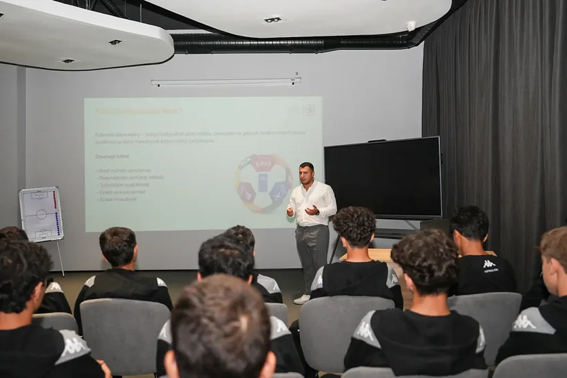 Bakı İqlim Həftəsi çərçivəsində Neftçinin U-16 komandası üçün seminar keçirilib