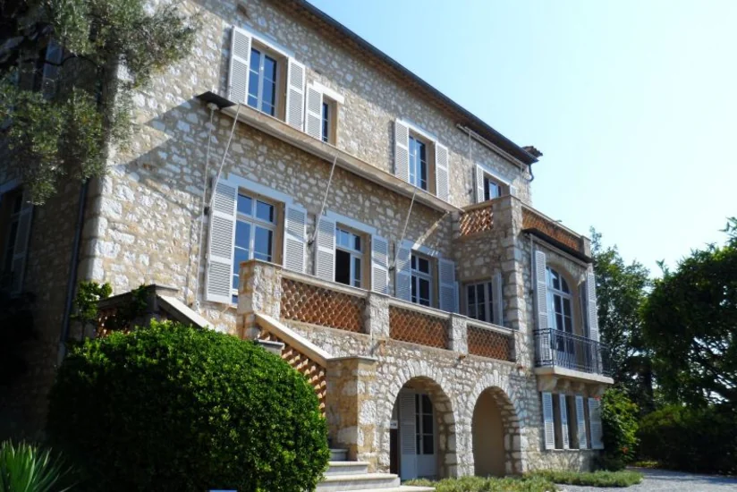 Fransada muzeydən 9 milyon avro dəyərində tablolar oğurlanıb