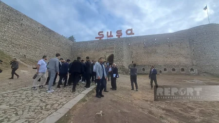 Şuşaya gələn din xadimləri Yuxarı və Aşağı Gövhər ağa məscidlərini ziyarət ediblər - YENİLƏNİB-3