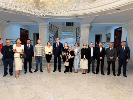 Azerbaijani ambassador meets Georgian journalists, bloggers