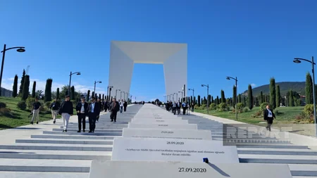 Din xadimləri Xankəndidə Zəfər parkı və Zəfər meydanını ziyarət ediblər - YENİLƏNİB