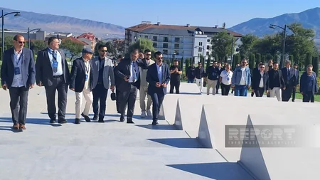 Din xadimləri Xankəndidə Zəfər parkı və Zəfər meydanını ziyarət ediblər - YENİLƏNİB
