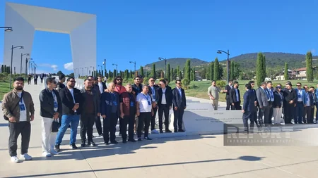 Din xadimləri Xankəndidə Zəfər parkı və Zəfər meydanını ziyarət ediblər - YENİLƏNİB