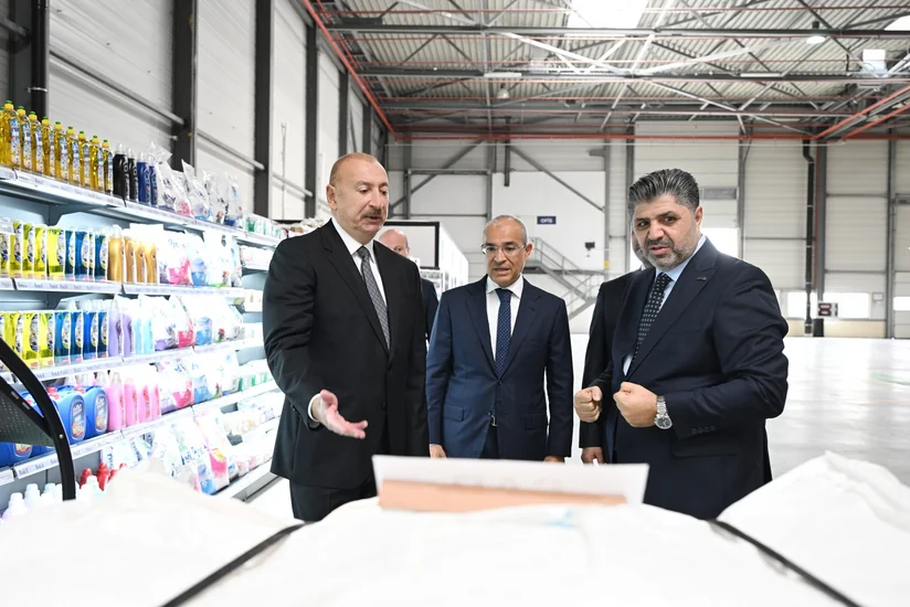 İlham Əliyev Qaradağda kağız və gigiyenik məhsulların istehsalı müəssisəsinin açılışında iştirak edib