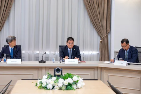 China Energy International Groupla Xəzərdə külək enerjisi əməkdaşlığının inkişafı müzakirə edilib
