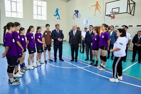 Şahin Bağırov Samuxda yeniyetmə voleybolçularla görüşüb