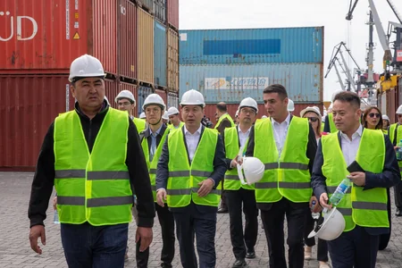 CICA konfransının iştirakçıları Bakı Limanının fəaliyyəti ilə tanış olublar