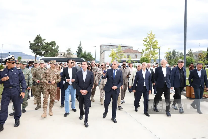 Xarici diplomatlar Qarabağ Universitetinin fəaliyyəti ilə tanış olublar