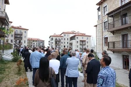 Xarici diplomatlar Şuşanın Birinci yaşayış məhəlləsini ziyarət ediblər
