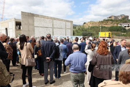 Diplomatlar Xankəndidə dəmir yolu və avtovağzal kompleksinin tikintisi ilə tanış olublar
