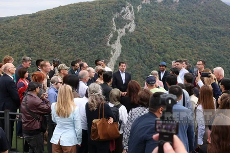 Xarici diplomatlar Cıdır düzündə olublar
