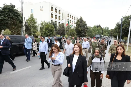 Diplomatlar Şuşada yeni məscidin tikintisi ilə tanış olublar