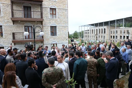 Xarici diplomatlar Şuşanın Birinci yaşayış məhəlləsini ziyarət ediblər