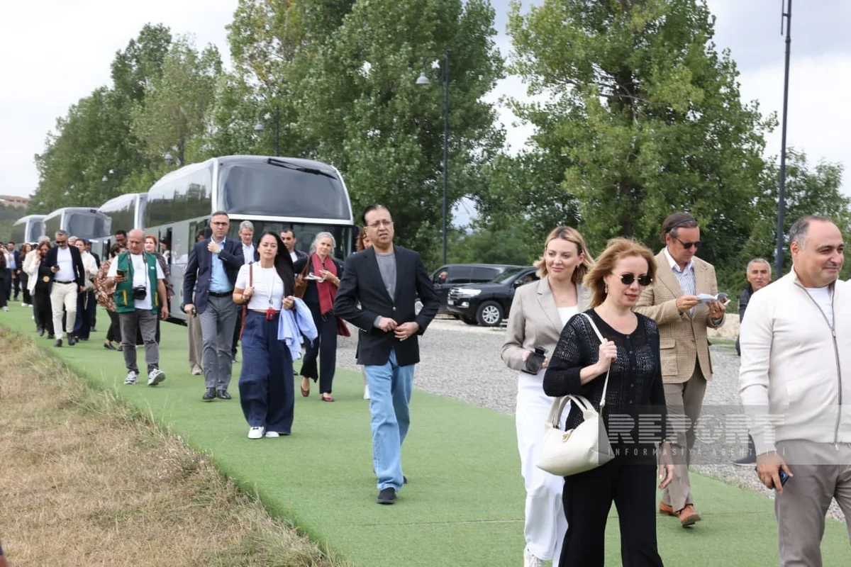 Xarici diplomatlar Cıdır düzündə olublar