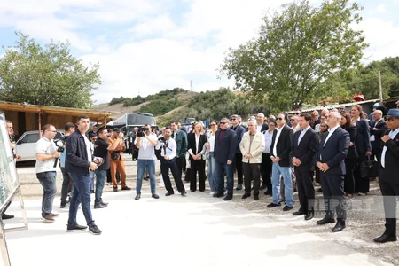 Diplomatlar Xankəndidə dəmir yolu və avtovağzal kompleksinin tikintisi ilə tanış olublar