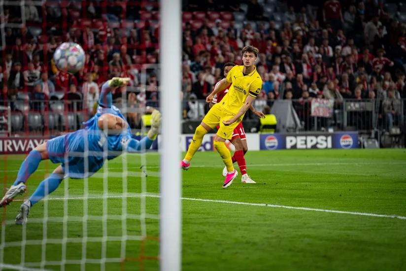Лига чемпионов УЕФА: Фенербахче сыграл вничью с Ромой, Бавария разгромила Буде-Глимт