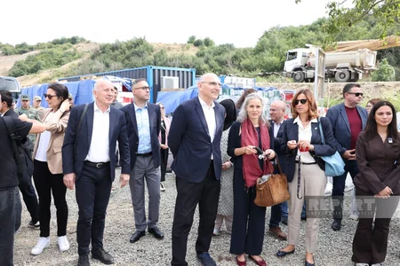 Diplomatlar Xankəndidə dəmir yolu və avtovağzal kompleksinin tikintisi ilə tanış olublar