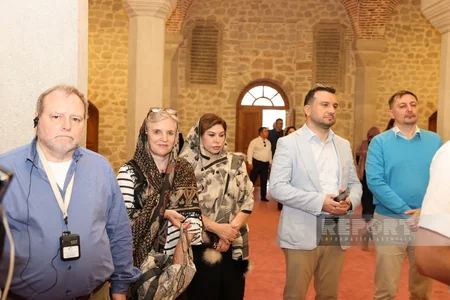 Müsəlman ölkələrindən olan diplomatlar Yuxarı Gövhər Ağa məscidində namaz qılıblar
