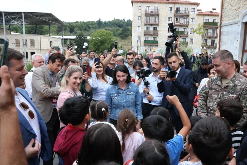 Foreign diplomats visit first residential quarter in Shusha