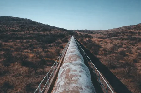 Səudiyyə Ərəbistanında hücumlardan sonra Şərq-Qərb neft kəmərinin işi dayandırılıb