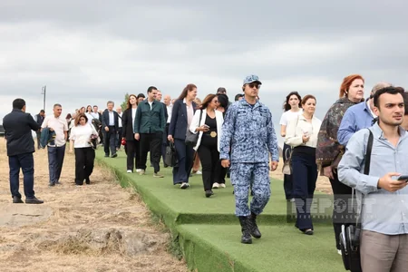 Xarici diplomatlar Cıdır düzündə olublar