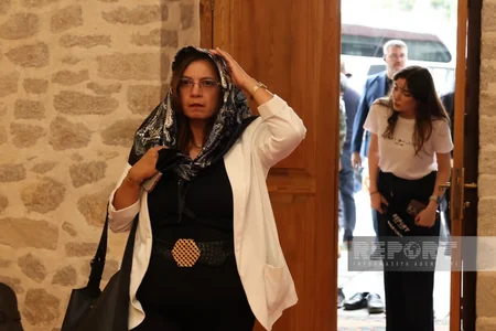 Müsəlman ölkələrindən olan diplomatlar Yuxarı Gövhər Ağa məscidində namaz qılıblar