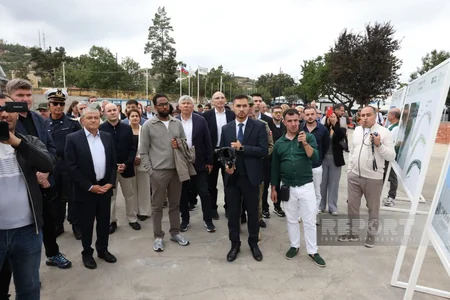 Diplomatlar Şuşada yeni məscidin tikintisi ilə tanış olublar
