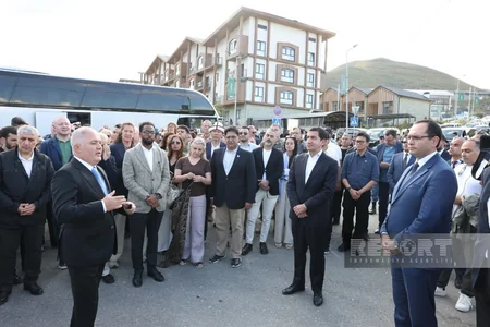 Xarici diplomatlar Kəlbəcərdə keçirilən Bal Festivalında iştirak ediblər