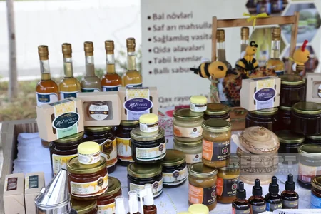 Xarici diplomatlar Kəlbəcərdə keçirilən Bal Festivalında iştirak ediblər