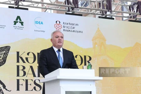 Xarici diplomatlar Kəlbəcərdə keçirilən Bal Festivalında iştirak ediblər