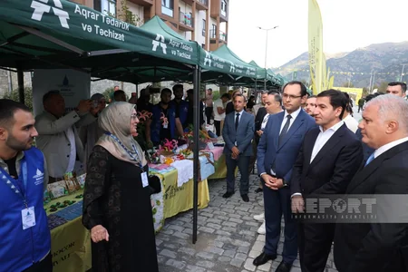Xarici diplomatlar Kəlbəcərdə keçirilən Bal Festivalında iştirak ediblər