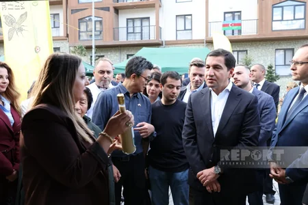 Xarici diplomatlar Kəlbəcərdə keçirilən Bal Festivalında iştirak ediblər