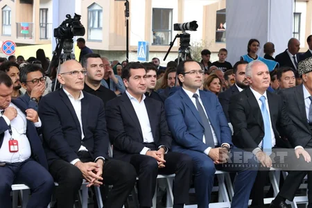 Xarici diplomatlar Kəlbəcərdə keçirilən Bal Festivalında iştirak ediblər