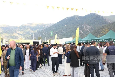Xarici diplomatlar Kəlbəcərdə keçirilən Bal Festivalında iştirak ediblər