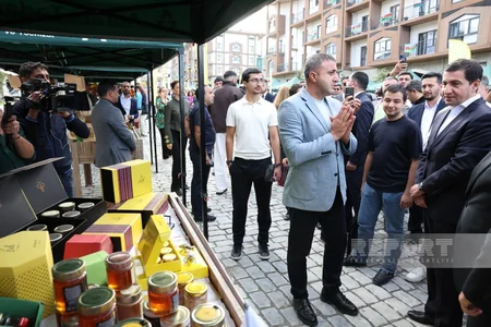 Xarici diplomatlar Kəlbəcərdə keçirilən Bal Festivalında iştirak ediblər