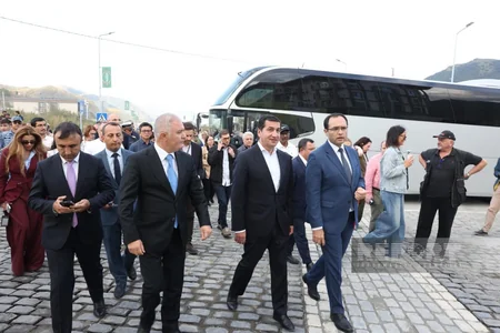 Xarici diplomatlar Kəlbəcərdə keçirilən Bal Festivalında iştirak ediblər