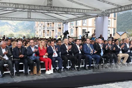 Xarici diplomatlar Kəlbəcərdə keçirilən Bal Festivalında iştirak ediblər