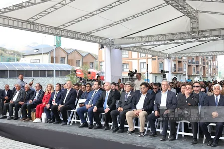 Xarici diplomatlar Kəlbəcərdə keçirilən Bal Festivalında iştirak ediblər