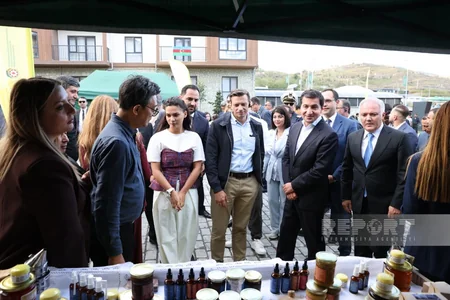 Xarici diplomatlar Kəlbəcərdə keçirilən Bal Festivalında iştirak ediblər
