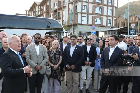 Xarici diplomatlar Kəlbəcərdə keçirilən Bal Festivalında iştirak ediblər