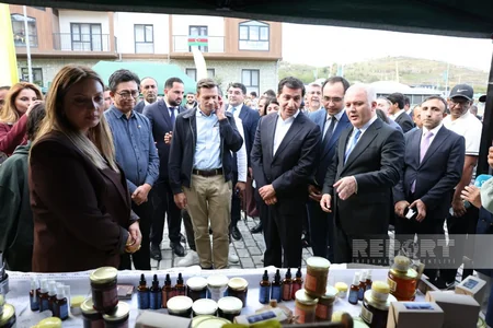 Xarici diplomatlar Kəlbəcərdə keçirilən Bal Festivalında iştirak ediblər